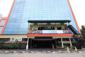 Exterior - Coin's Hotel Jakarta (Jakarta)
