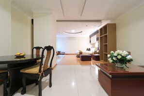 Suite Deluxe | Escritorio, wifi gratis, ropa de cama