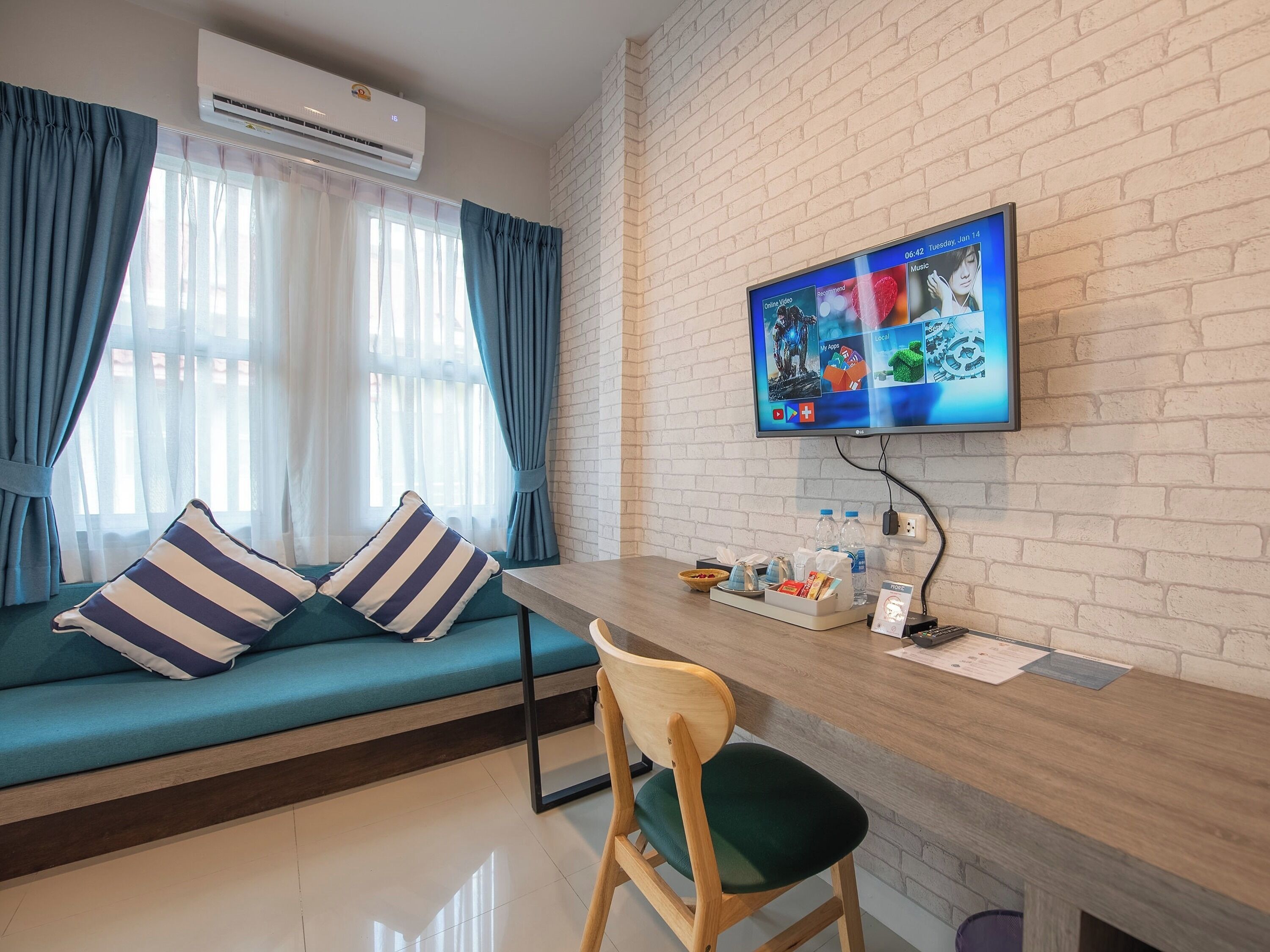 deluxe suite | 1 bedroom, in-room safe, desk, free wifi