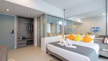 Deluxe Suite | 1 bedroom, in-room safe, desk, free WiFi