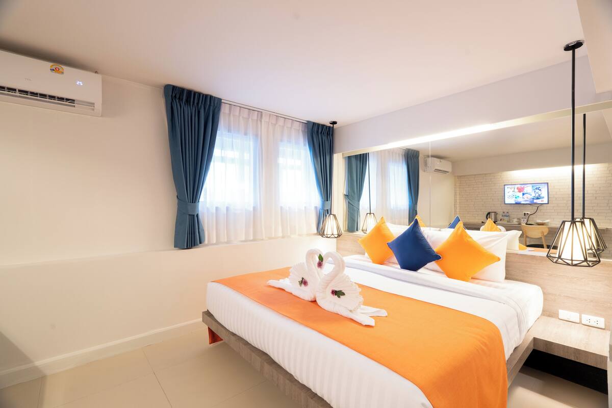 1 bedroom, in-room safe, desk, free WiFi