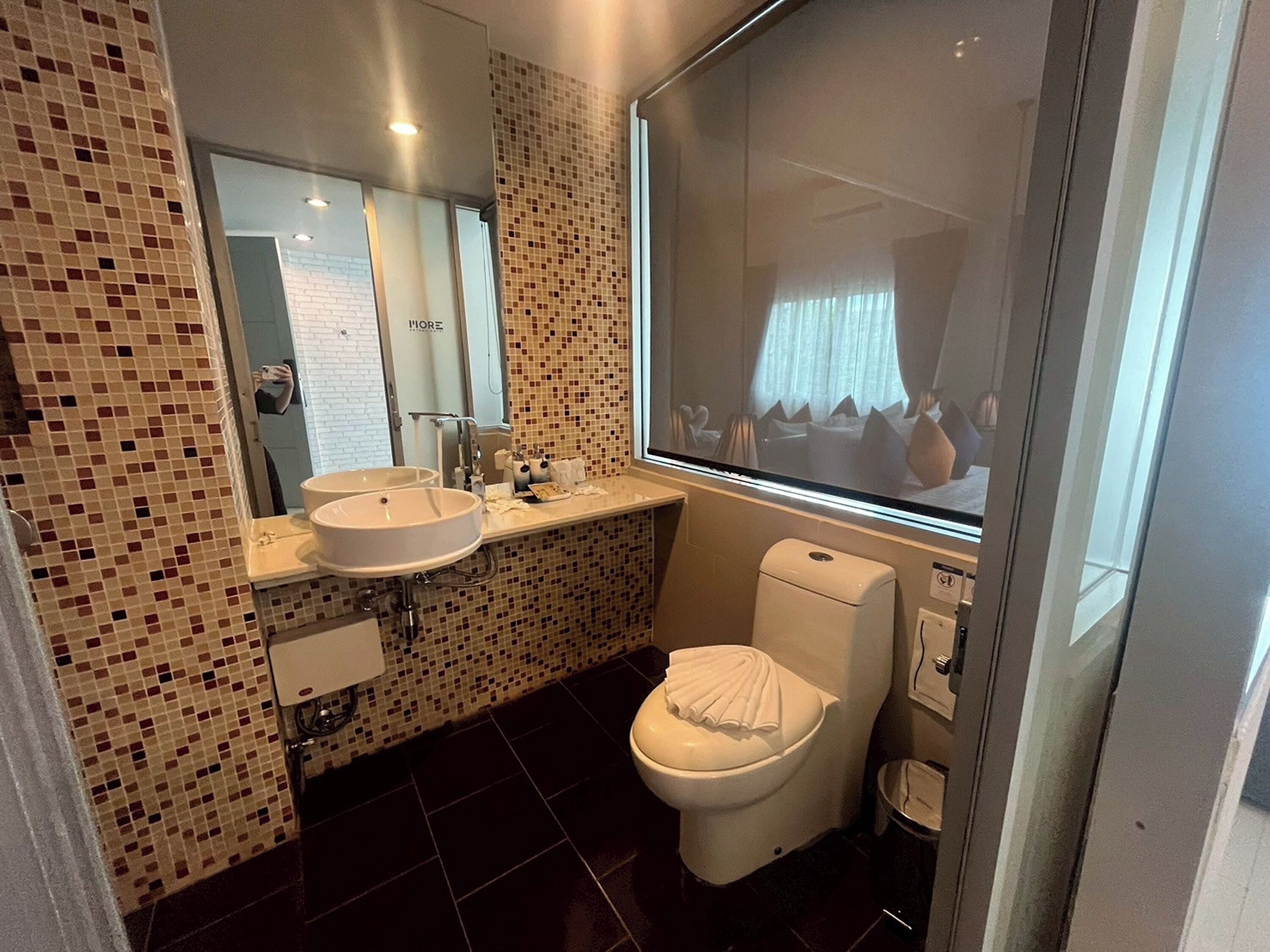 shower, rainfall showerhead, free toiletries, hair dryer