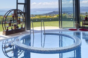 Indoor spa tub - Zenith Boutique Lodge & Spa (Wellington)