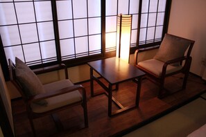 Traditional Room (Japanese Style) | Gebar bulu kapas, peti besi dalam bilik, dihias secara berasingan 