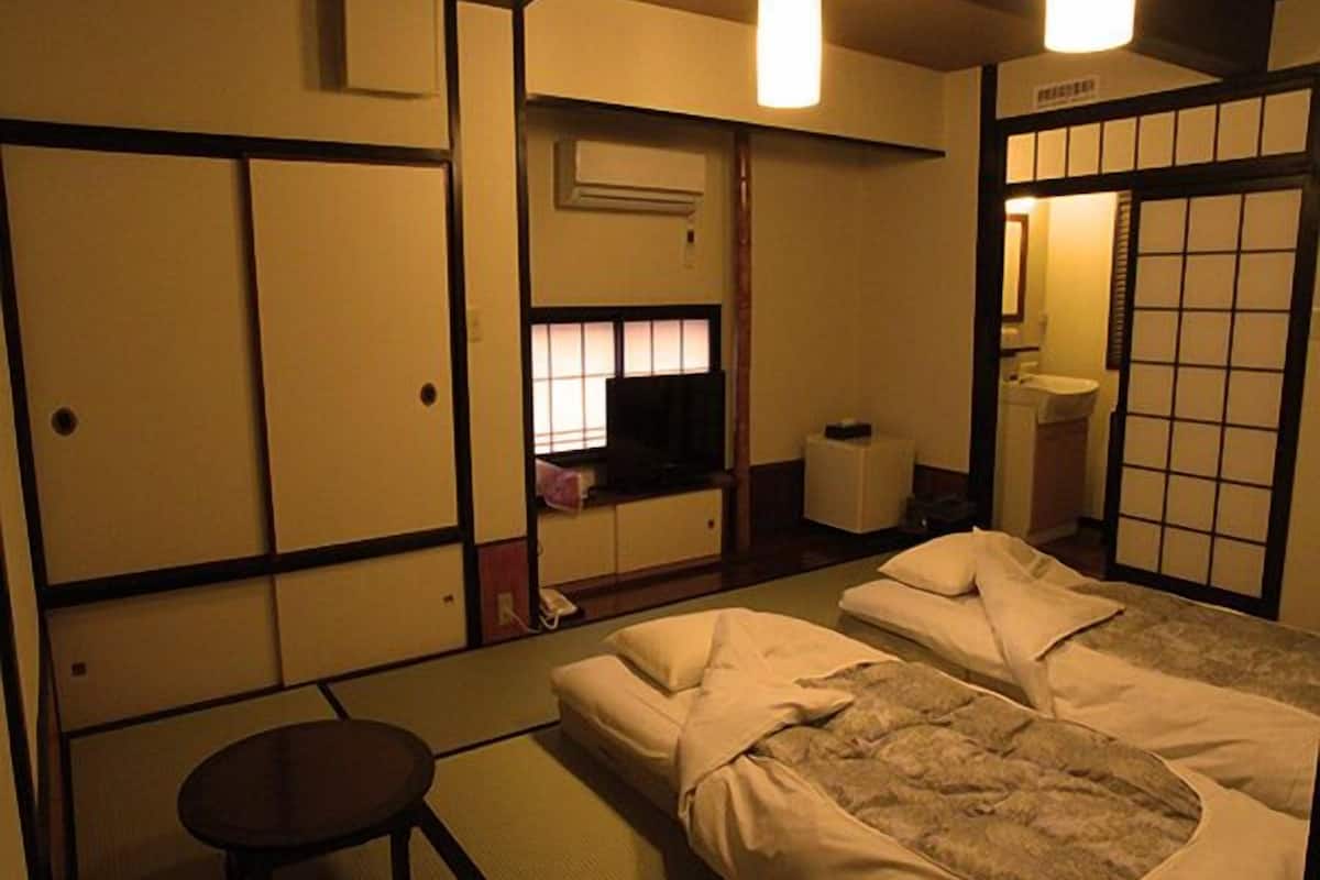 传统客房 (Japanese Style) | 羽绒被、客房内保险箱、特色装修、熨斗/熨板