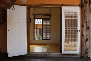Traditional Room (Ddeularaebang) | Free WiFi - Gyeamgotaek (Seosan)