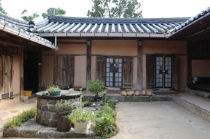 Traditional-Zimmer (Ddeularaebang) | Blick auf den Innenhof