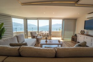 Suite | Minibar, in-room safe, free WiFi, bed sheets