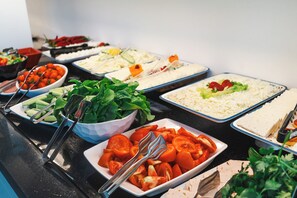 Free daily continental breakfast - Aurasia SeaSide Hotel (Marmaris)