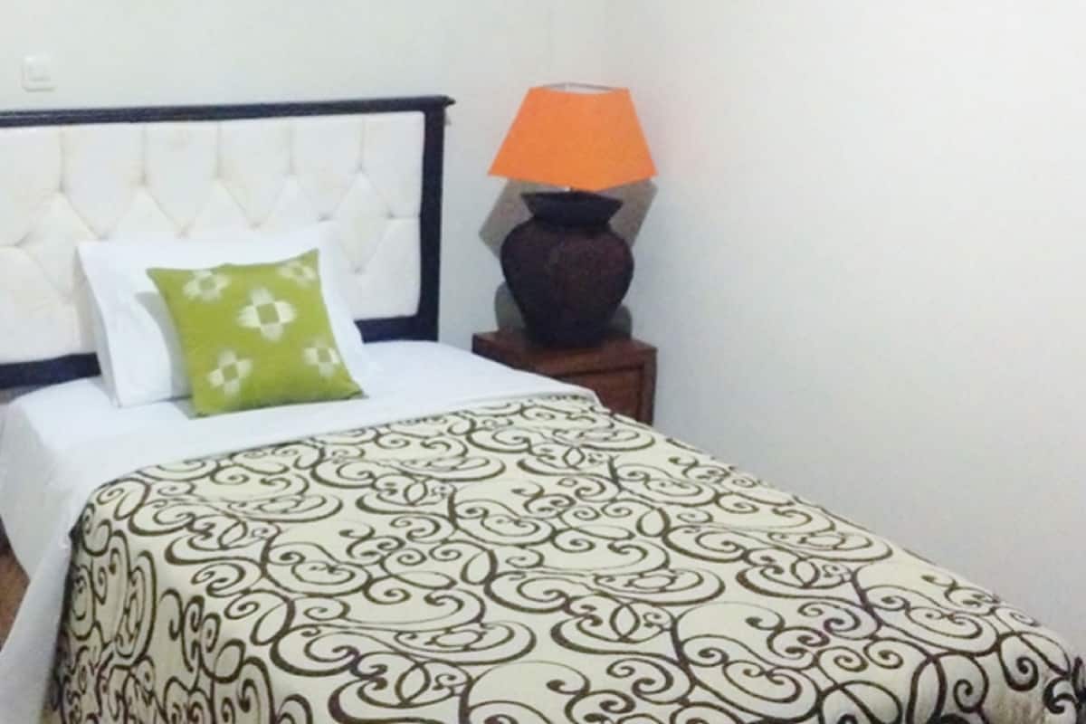 Single Bed Room | In-room safe, desk, blackout drapes, iron/ironing board (on request)
