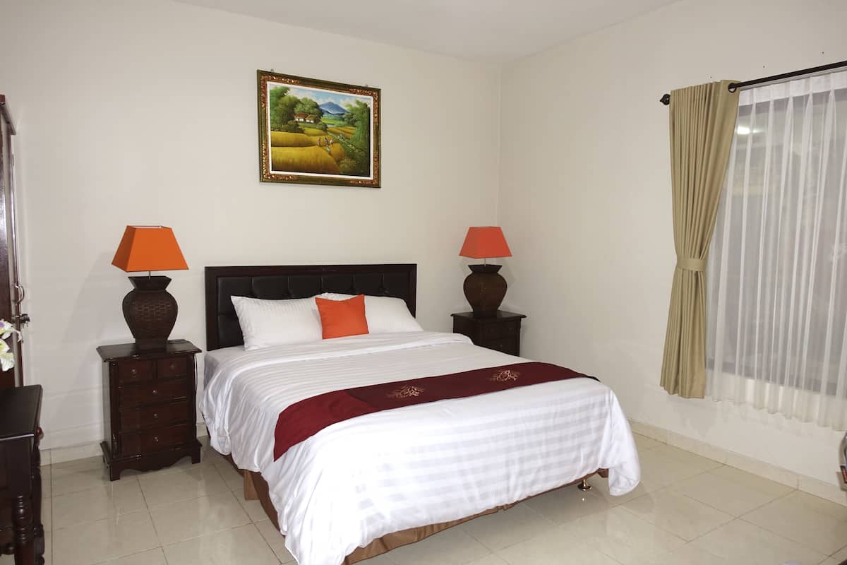 In-room safe, desk, blackout drapes, iron/ironing board (on request)