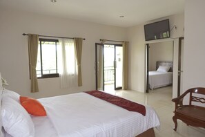 In-room safe, desk, blackout curtains, iron/ironing board - Tuban Torres Accommodation (Tuban)