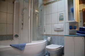 Luxury Apartment, 2 Bedrooms (No 43S) | Bathroom | Hair dryer, towels - Apartments Chateau Leukerbad (Leukerbad)
