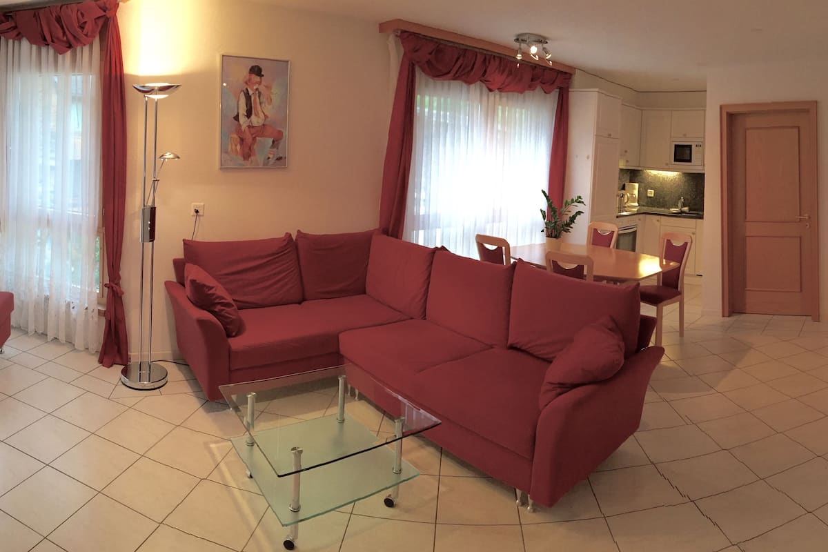 Apartment, 1 Bedroom (No 21) | Living area | Flat-screen TV, DVD player, table tennis