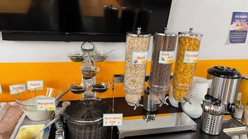 Petit déjeuner buffet servi tous les jours en supplément