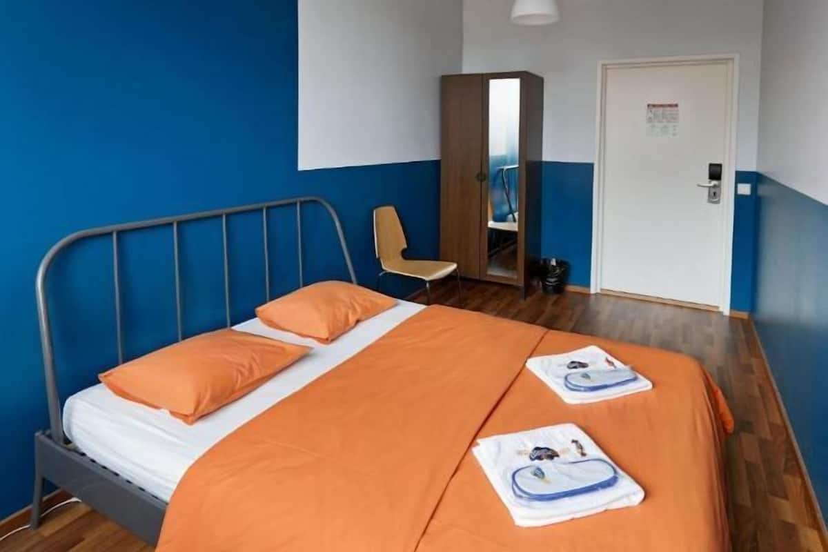 1 chambre, chambres insonorisées, Wi-Fi gratuit, draps fournis
