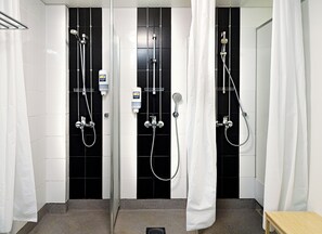 Bathroom shower - CheapSleep Helsinki - Hostel (Helsinki)