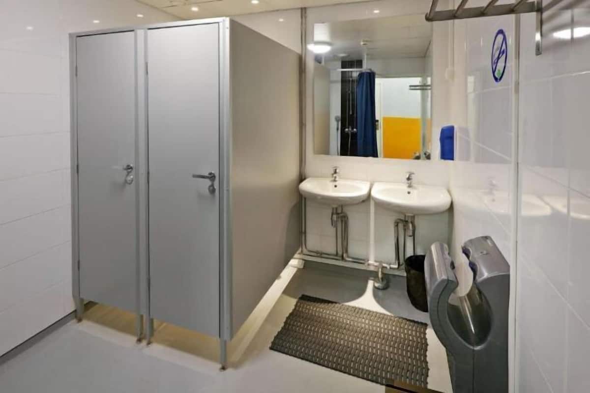 Douche, articles de toilette gratuits