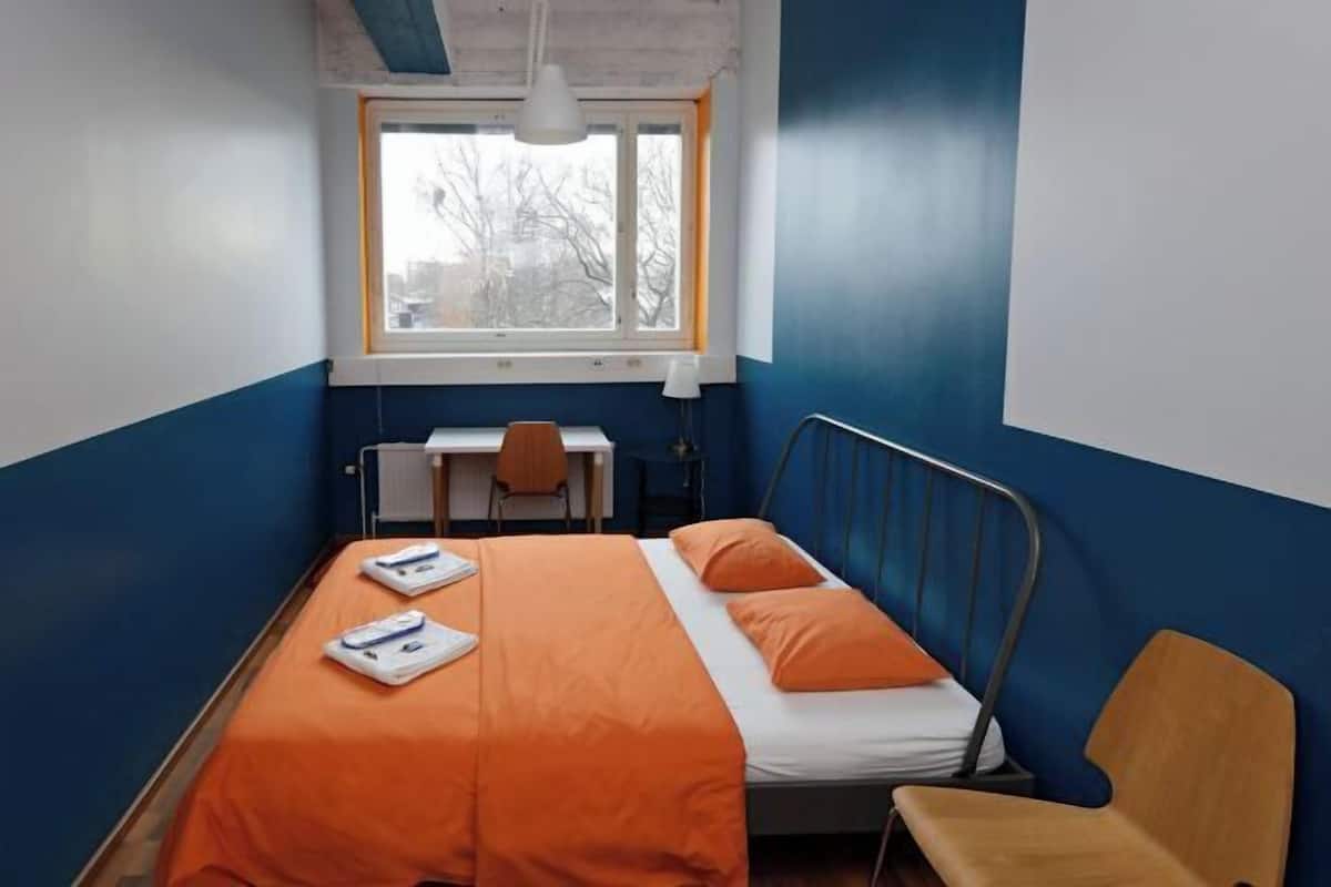 1 dormitori, habitacions insonoritzades, wifi gratuïta i roba de llit