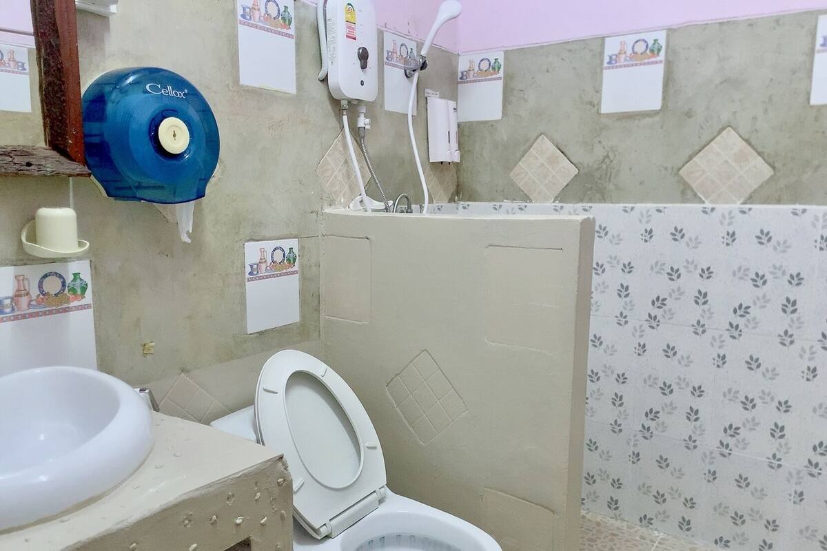 ฝักบัว, ของใช้ในห้องน้ำฟรี, ผ้าเช็ดตัว