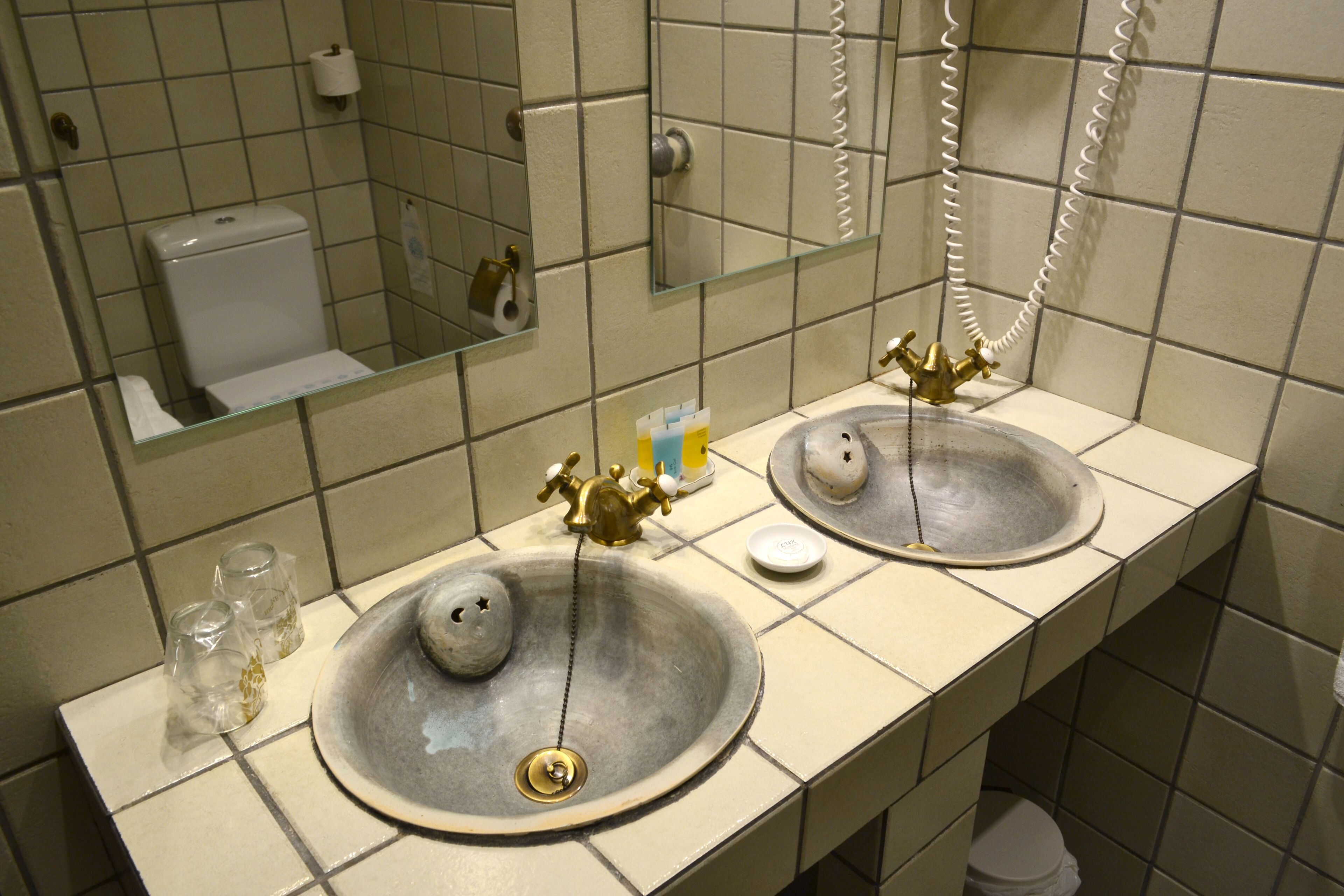 standard double or twin room | bathroom sink