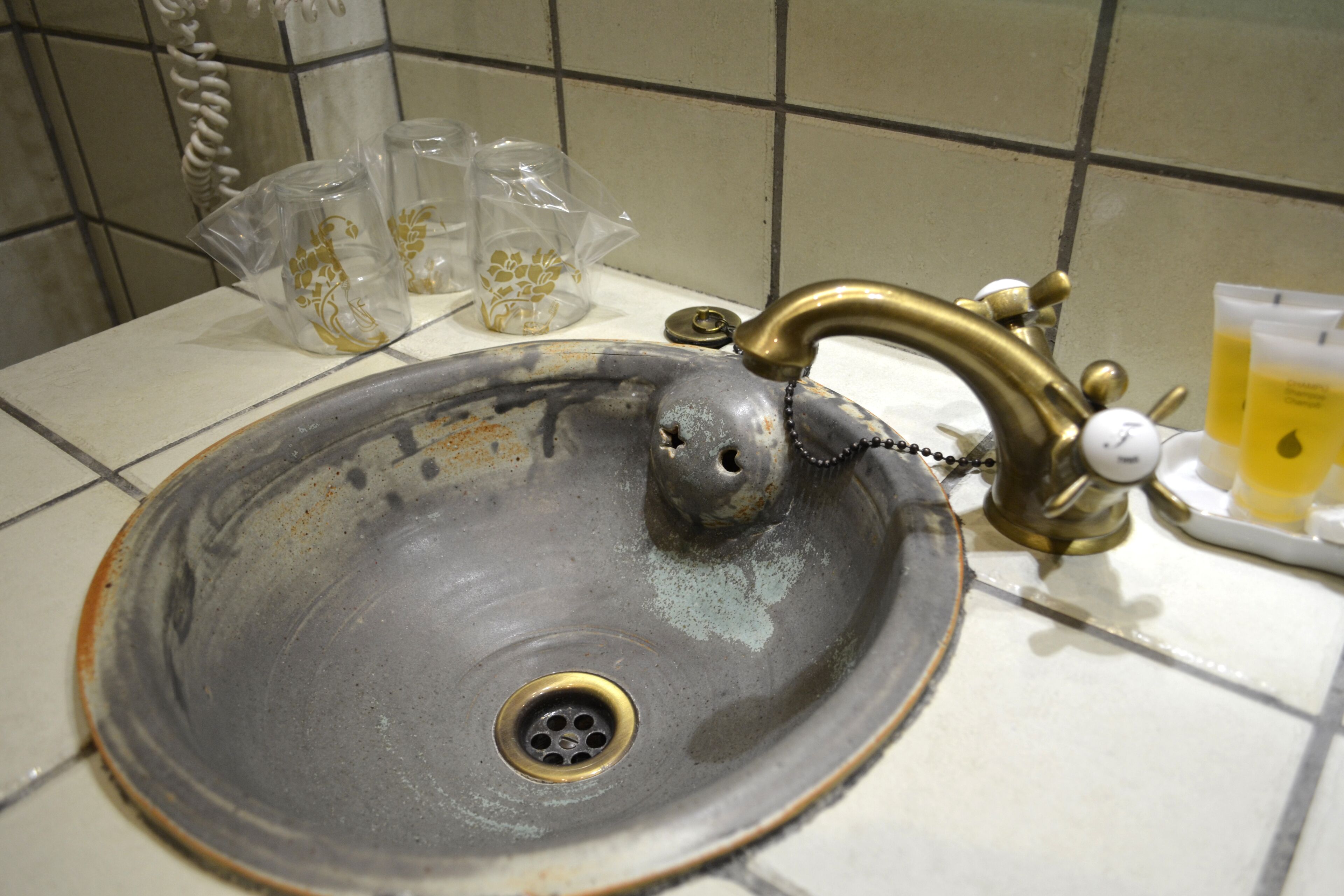 standard triple room | bathroom sink