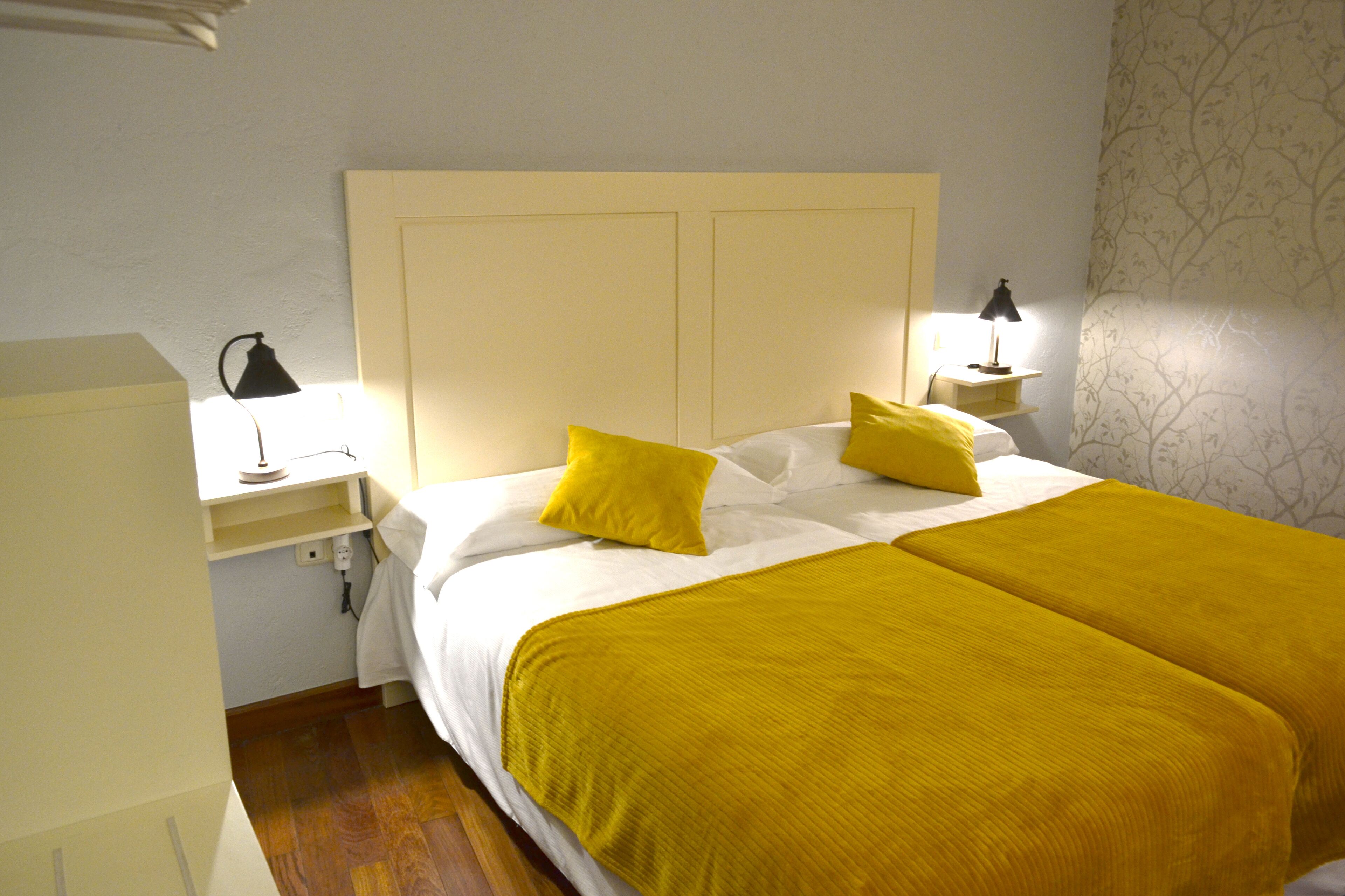 standard triple room | 1 bedroom, in-room safe, individually decorated, individually furnished