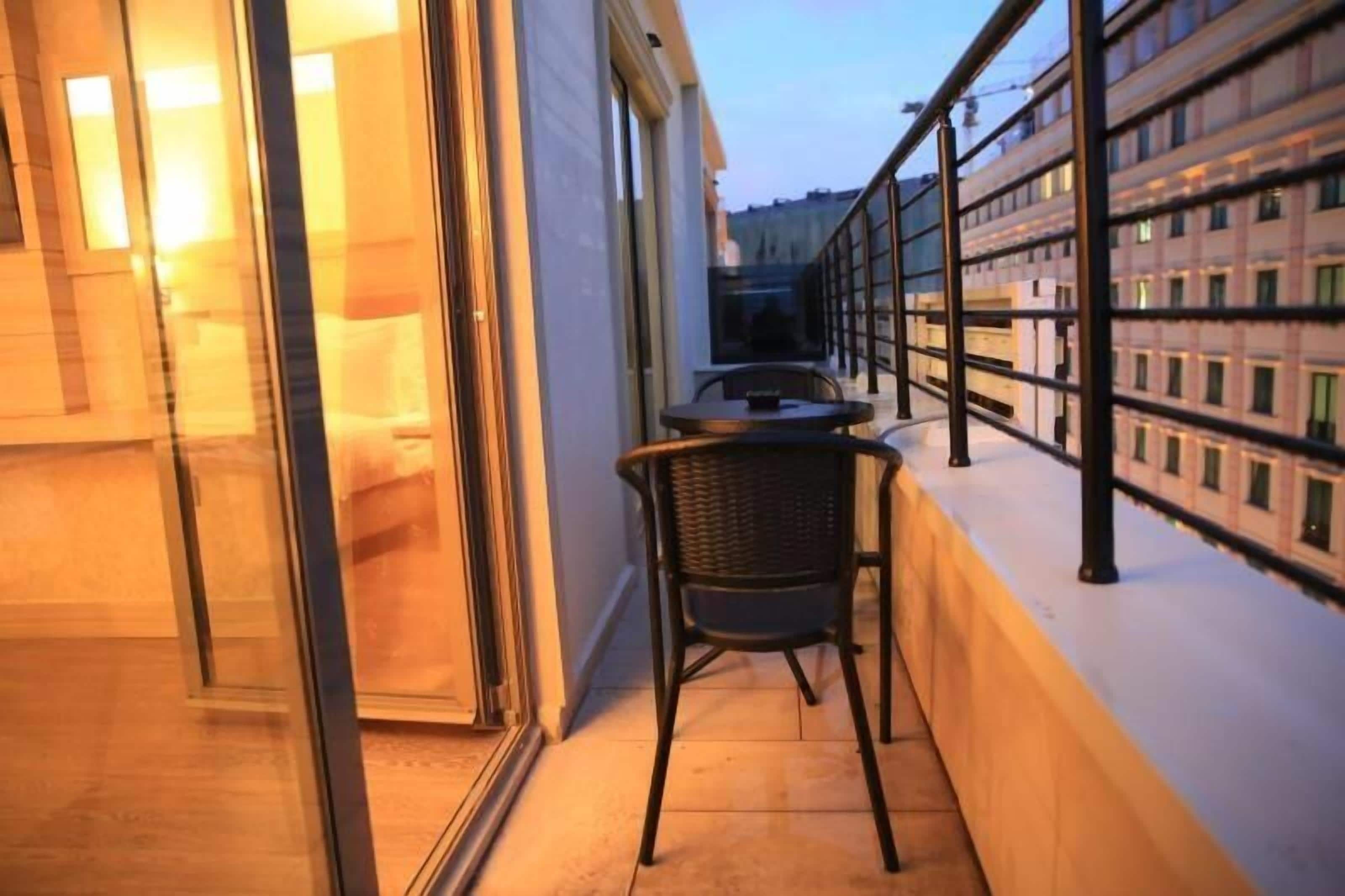 Chambre Quadruple Familiale, plusieurs lits, vue ville | Balcon