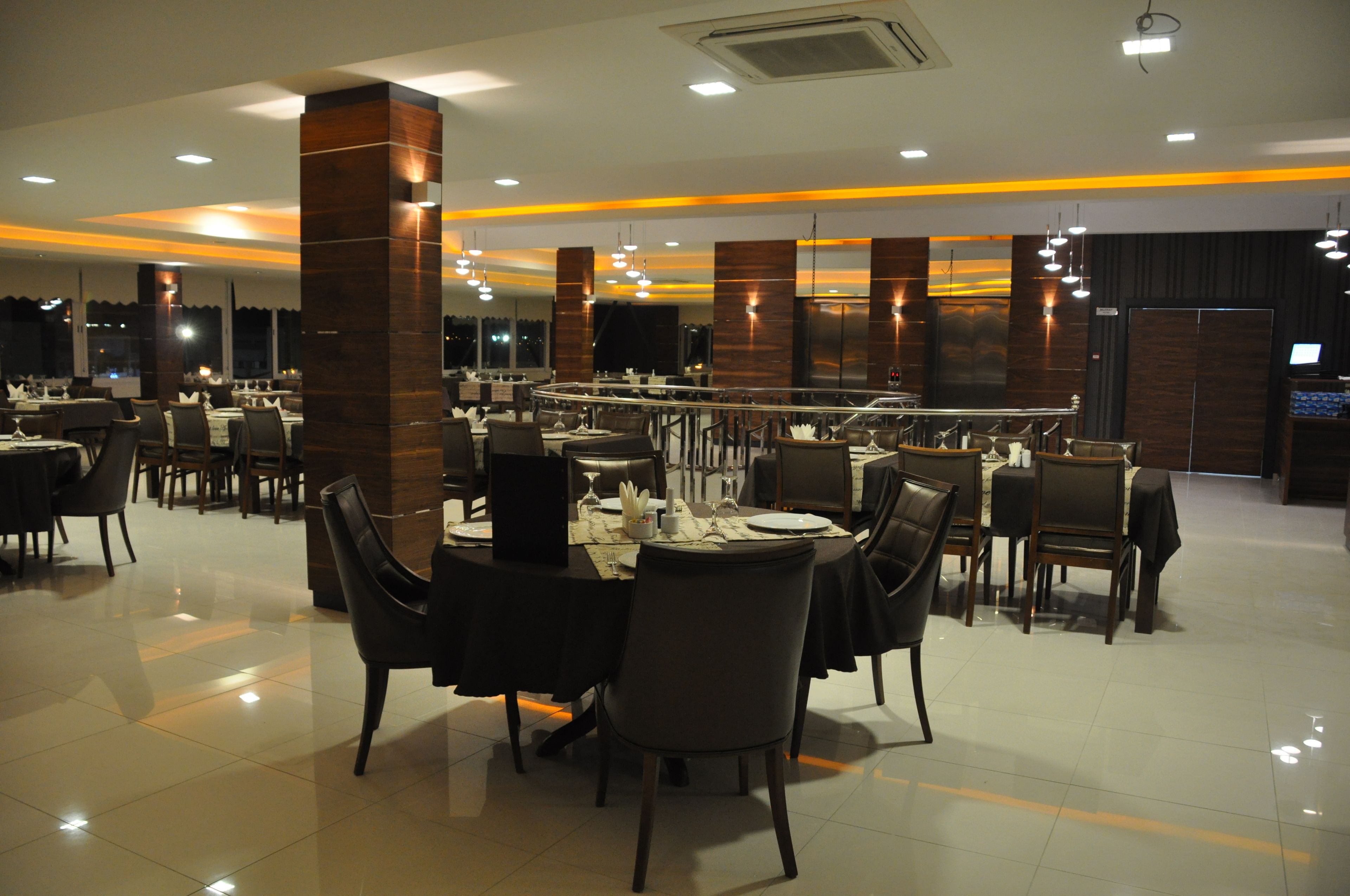 Breakfast, lunch and dinner served