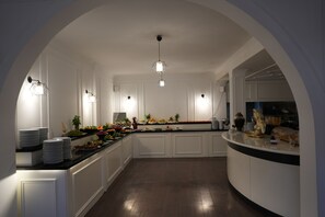 Tägliches inbegriffenes Frühstücksbuffet