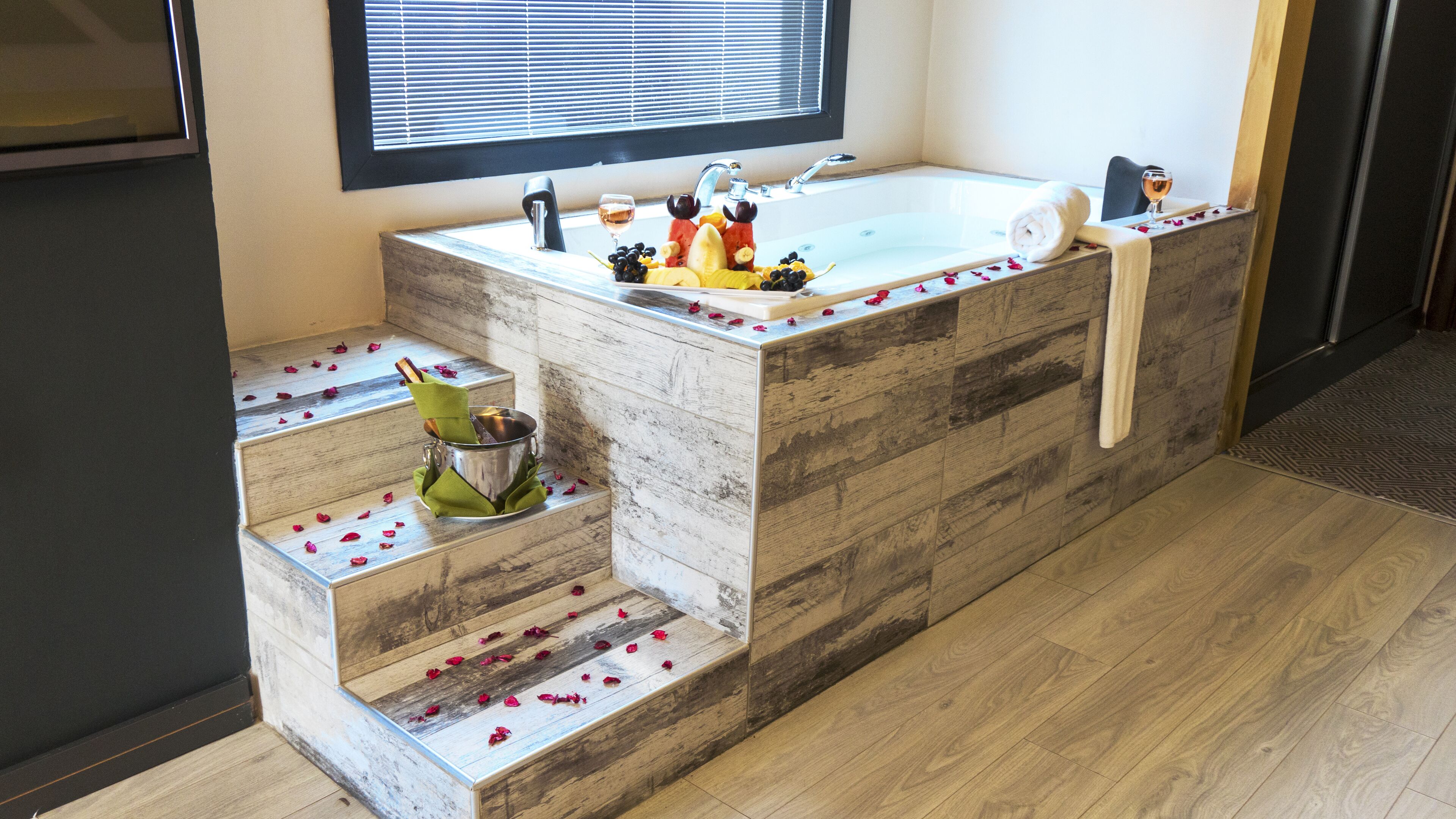 Minibar, in-room safe, desk, soundproofing