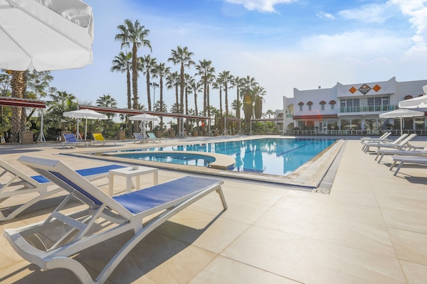 Seasonal outdoor pool, pool umbrellas, sun loungers