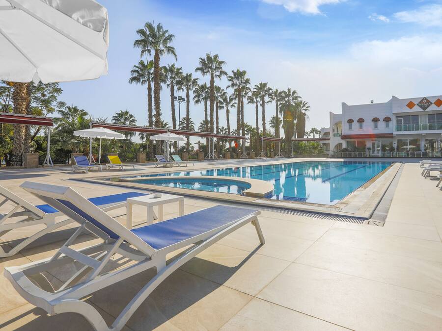 Seasonal outdoor pool, pool umbrellas, sun loungers