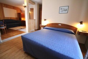 Habitación familiar, balcón | Caja de seguridad en la habitación, escritorio y cunas gratuitas 