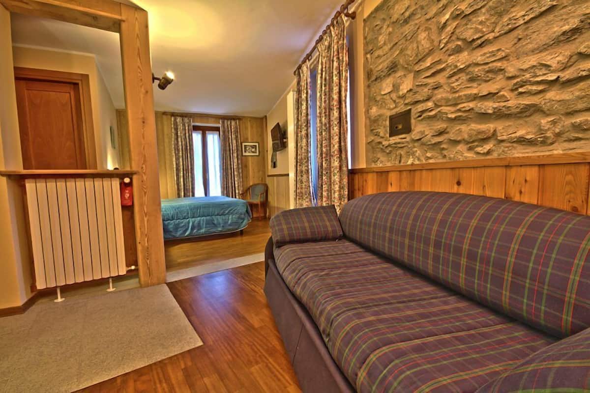 In-room safe, desk, free cots/infant beds, free WiFi