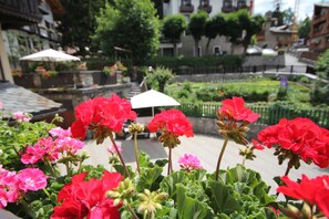 Habitación estándar con 1 cama matrimonial o 2 individuales | Vista desde la habitación