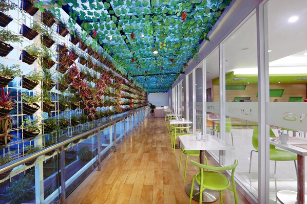 朝食 (ビュッフェ)、毎日提供 (1 名様 85000 IDR)