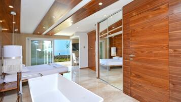 8 bedrooms, desk, soundproofing, cribs/infant beds