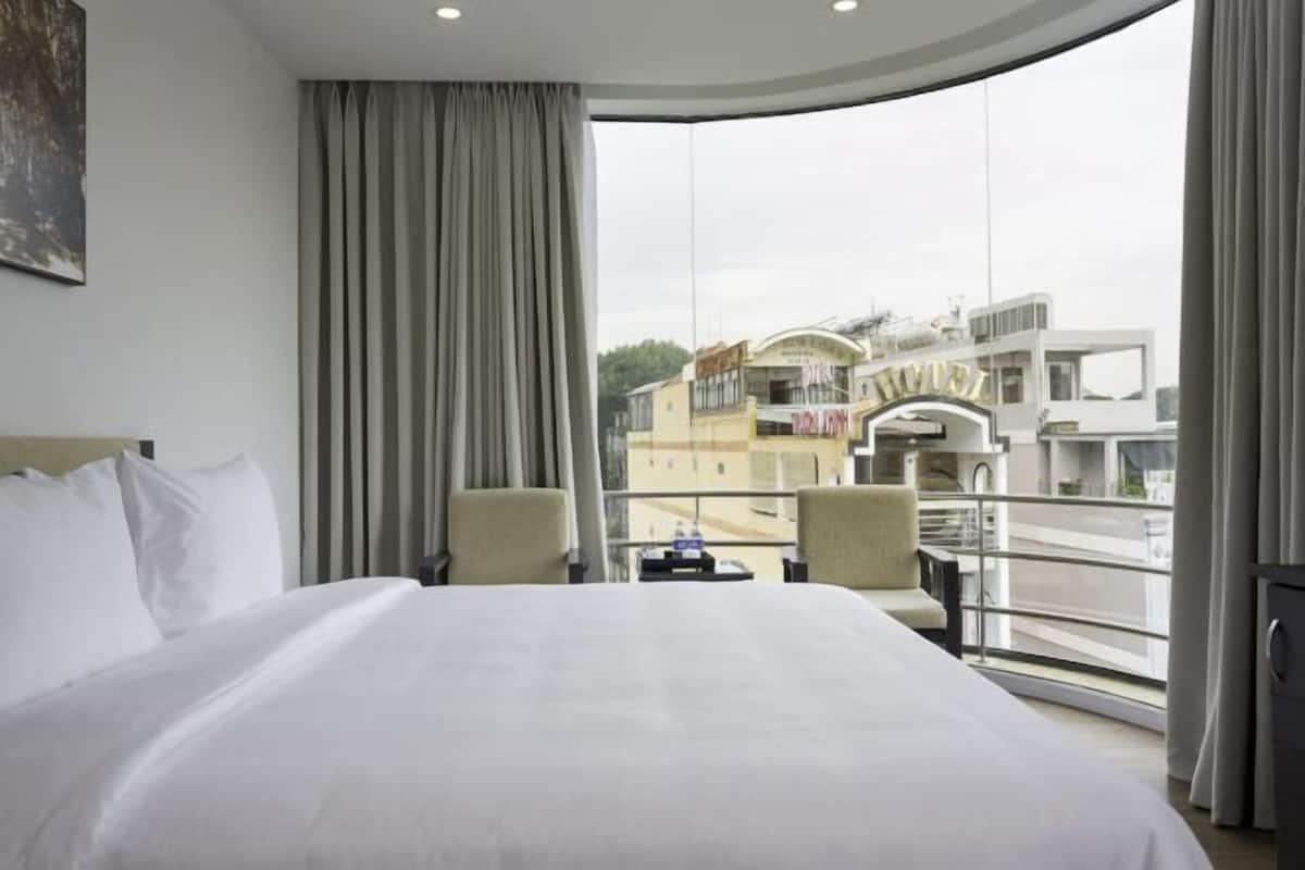 1 chambre, minibar, coffres-forts dans les chambres, bureau