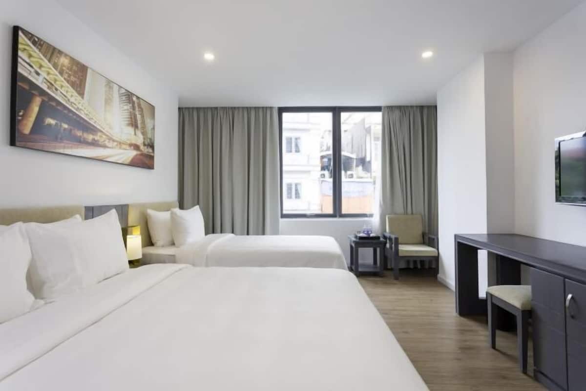 1 chambre, minibar, coffres-forts dans les chambres, bureau