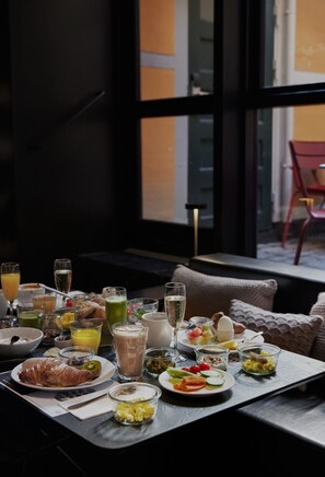 Daily buffet breakfast (DKK 225 per person)