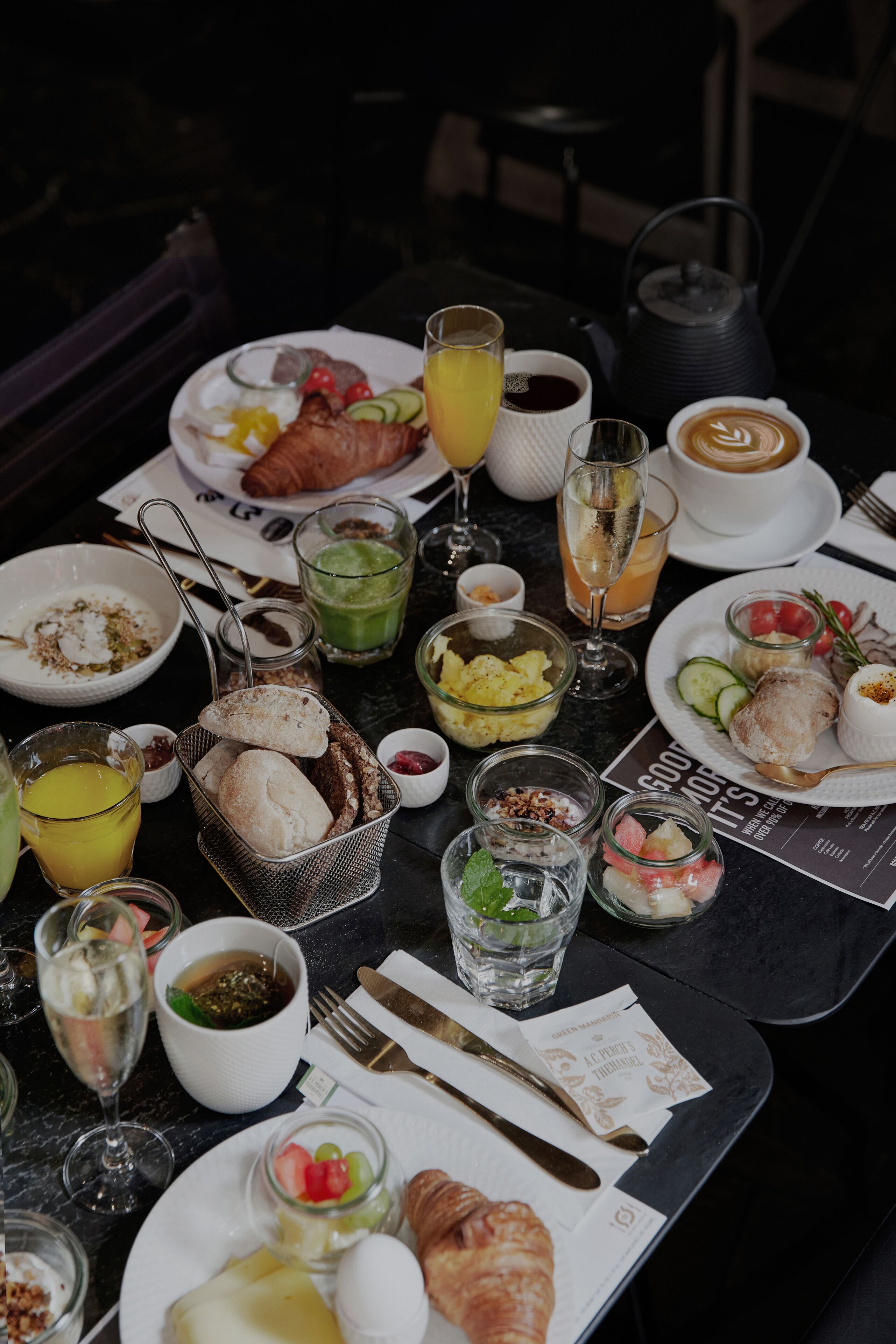 daily buffet breakfast (dkk 225 per person)