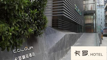 Pintu masuk properti