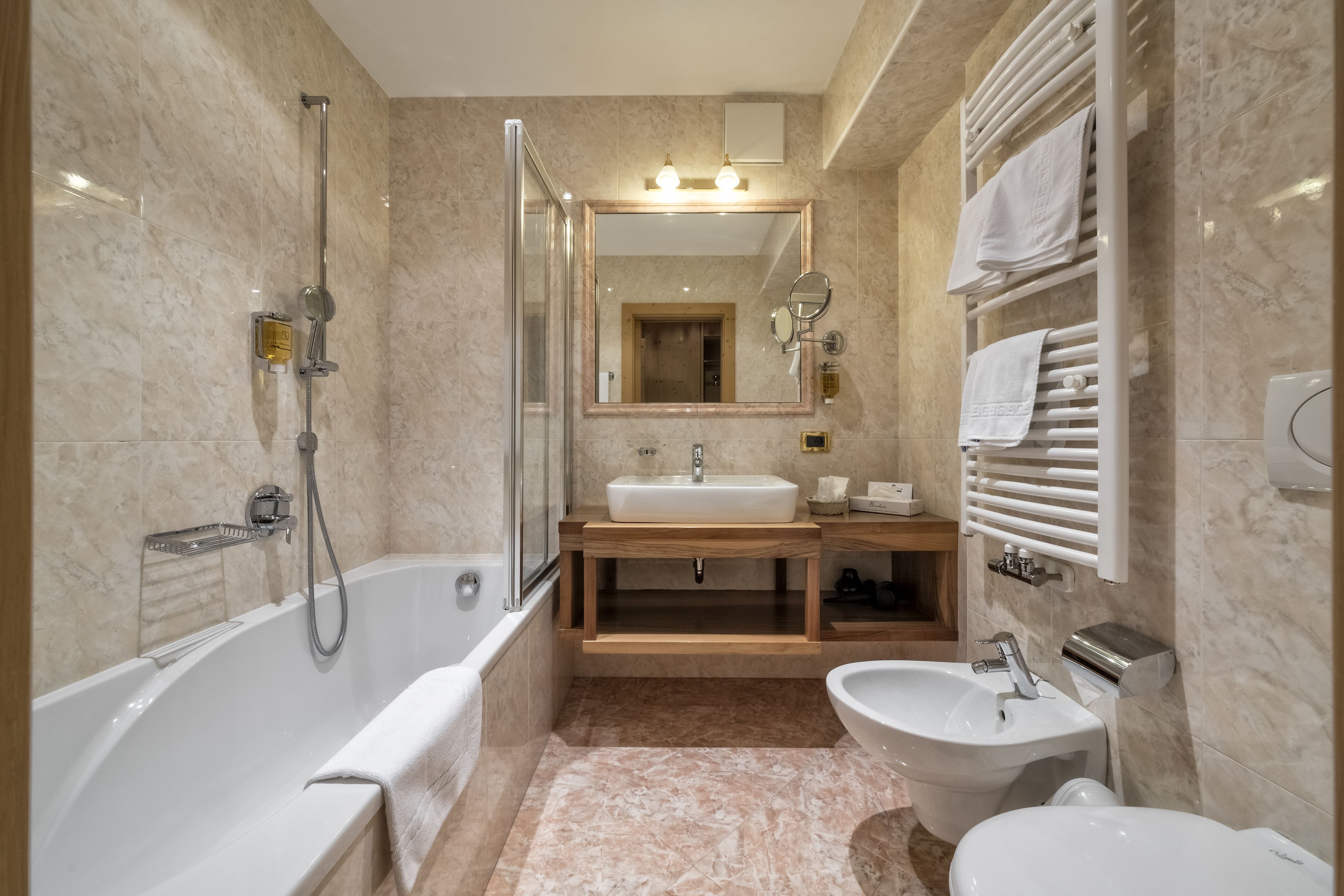 comfort double room | bathroom | free toiletries, hair dryer, towels