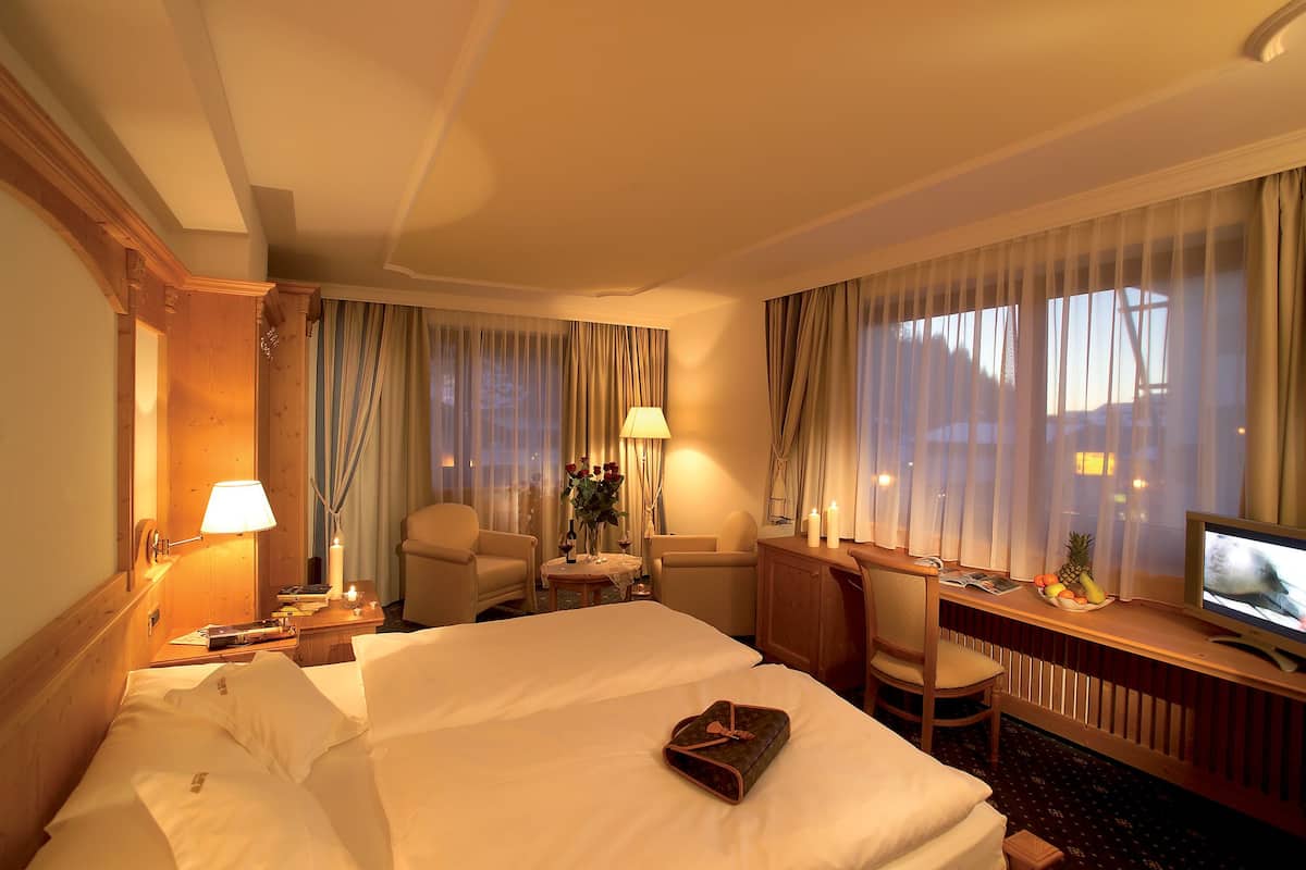 superior double room | in-room safe, desk, iron/ironing board, free wifi