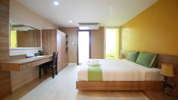 Suite A | In-room safe, desk, free WiFi, bed sheets