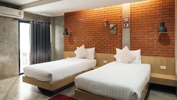 Connected Room | Desk, laptop workspace, rollaway beds, free WiFi