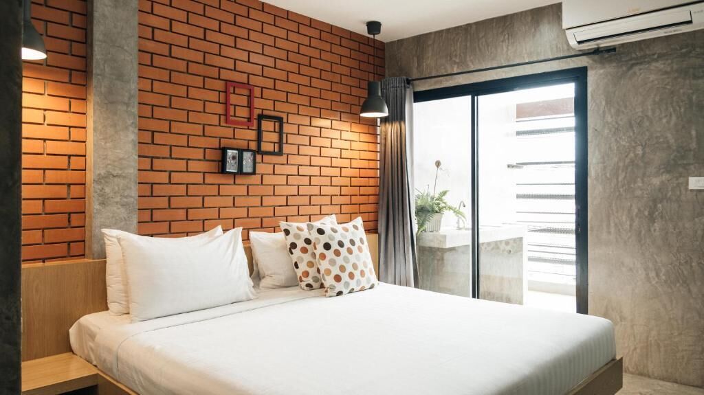 deluxe room | desk, laptop workspace, rollaway beds, free wifi