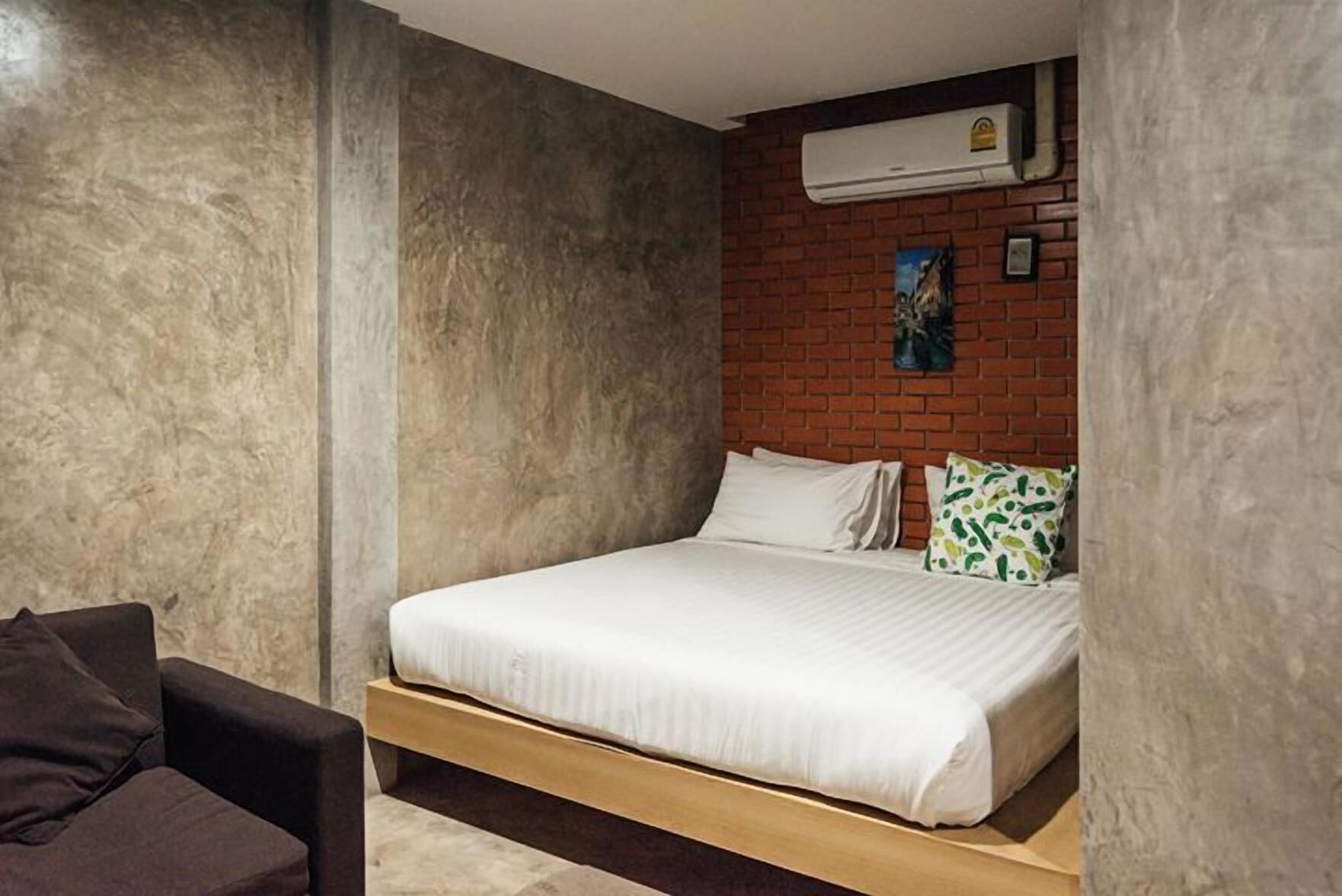 Escritorio, espacio para trabajar con un portátil, camas supletorias