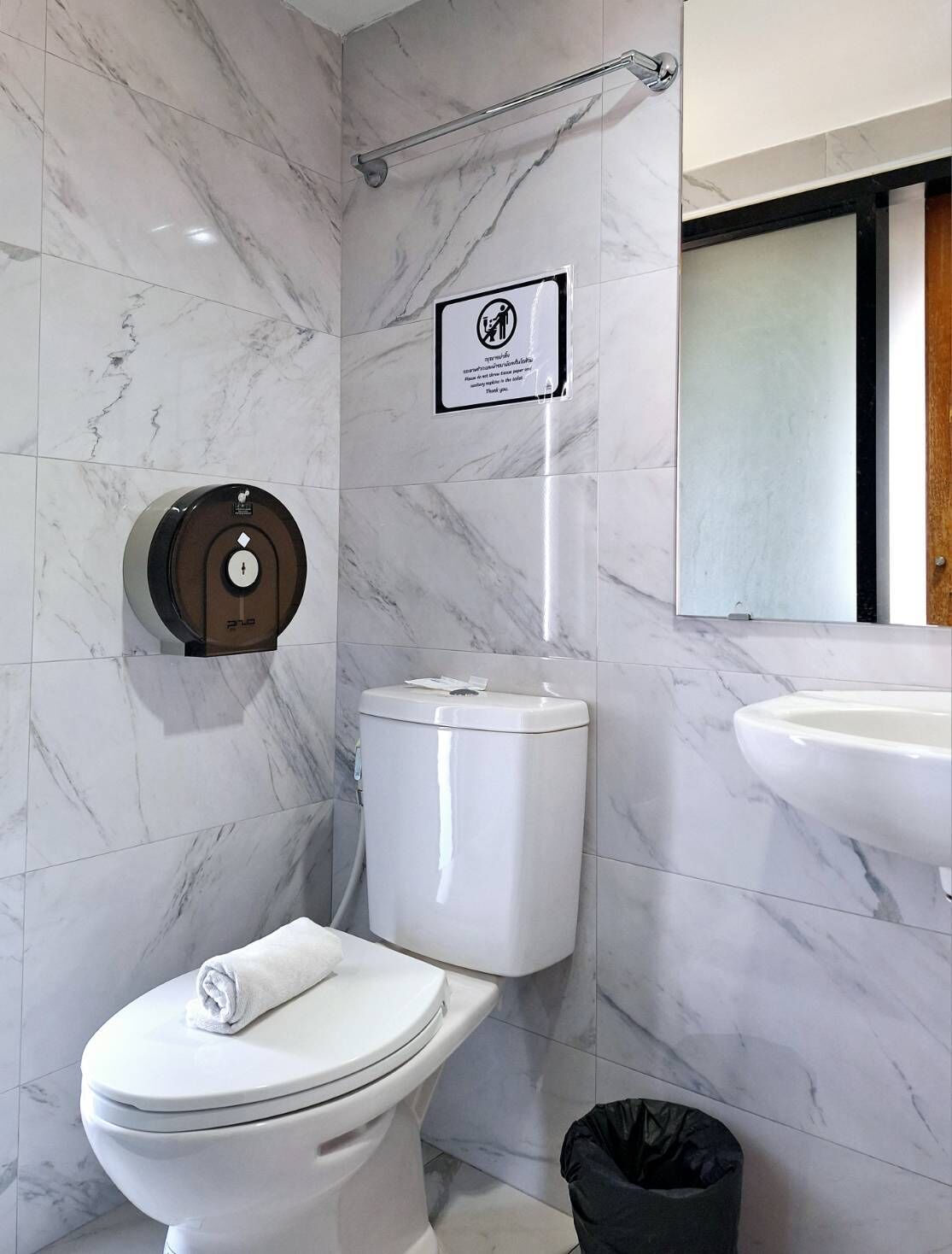 shower, free toiletries, towels